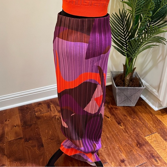 PrettyLittleThing Purple Orange Brown Print Plisse Maxi Skirt 10 - Picture 8 of 10